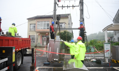 南漳供电：冒雨除险守光明　昼夜巡检护安澜