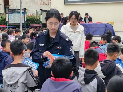薛坪中心小学开展法治安全教育专题活动  