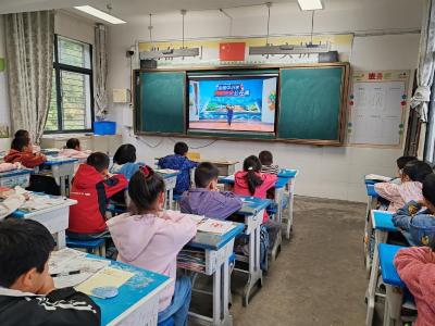 薛坪中心小学组织收看全国中小学消防安全公开课  