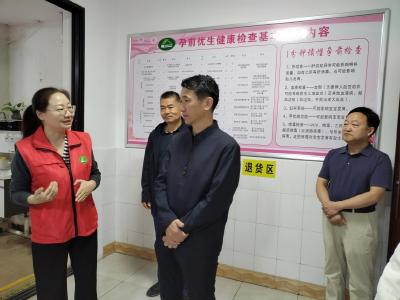 省计生协检查组指导我县家庭健康服务中心项目建设  