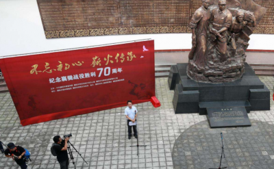 襄阳市直工商系统300余名党员干部参观纪念襄阳解放70周年主题展览