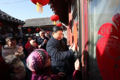 习近平春节前夕在北京看望慰问基层干部群众