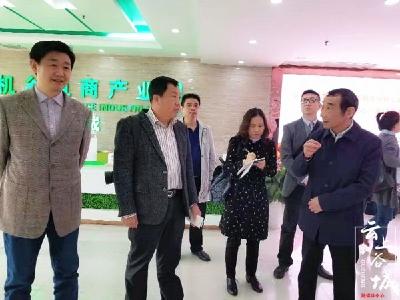 《中国老年报》首席记者采访熊子勋、刘承强先进事迹 