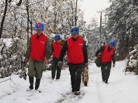 大雪突袭 谷城全力抢修受损电力设施