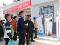 谷城就业扶贫“大蓬车”开进山乡扶贫搬迁点