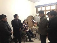 在五山,咱县委书记伍义兵进村入户做调研