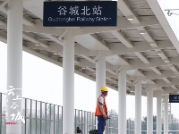 汉十高铁建设者：挥洒汗水施工忙