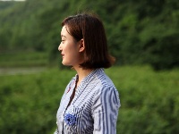 樱花谷里遇美女