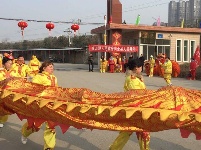 大年初一，城关镇锣鼓喧天向全县人民拜年