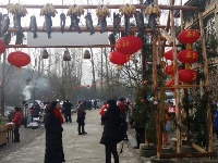 腊八来，戏开台