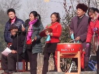 腊八来，戏开台
