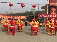 大年初一，城关镇锣鼓喧天向全县人民拜年