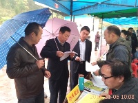 襄阳扶贫首场招聘会五山举行 1600余人前来应聘