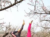 谷城初心瑜伽美女够拼的