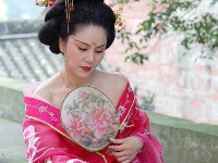 古典美女惊艳承恩寺 蔡以成摄