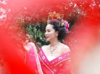 古典美女惊艳承恩寺 蔡以成摄