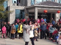 腊八来，戏开台