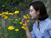 樱花谷里遇美女