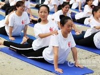 樱花谷举办百人亲子瑜伽秀