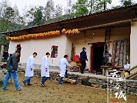 襄阳市中西医结合医院精准扶贫主题党日开在南河阳峪村
