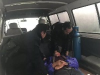 紫金民警哥一把伞撑起一片天