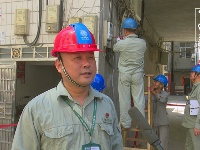 致敬！战高温保用电的电力工人
