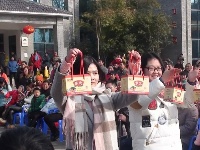 腊八来，戏开台