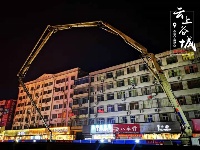 夜幕下的地下城