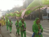 大年初一，城关镇锣鼓喧天向全县人民拜年