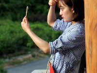 樱花谷里遇美女