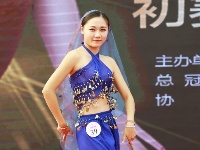襄阳上演深V诱惑 一大波美胸妹子来袭