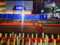 夜幕下的地下城