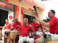 河谷艺术团联袂“周末大舞台”两地百姓乐开怀