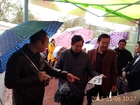 襄阳扶贫首场招聘会五山举行 1600余人前来应聘