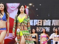 襄阳上演深V诱惑 一大波美胸妹子来袭