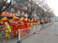 大年初一，城关镇锣鼓喧天向全县人民拜年