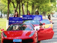 跑车与美女上演速度与激情，快到世纪广场来瞅瞅