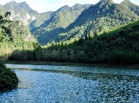 粟谷高峡出平湖