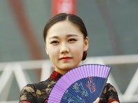 襄阳上演深V诱惑 一大波美胸妹子来袭