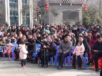 腊八来，戏开台
