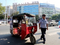 记者在行动：集中整治城区电动车违法营运