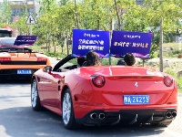 跑车与美女上演速度与激情，快到世纪广场来瞅瞅