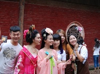 古典美女惊艳承恩寺 蔡以成摄