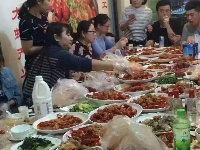 十万食客“五一”赴潜江吃虾