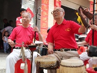 河谷艺术团联袂“周末大舞台”两地百姓乐开怀