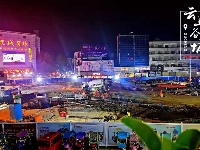 夜幕下的地下城