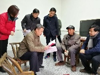 在五山,咱县委书记伍义兵进村入户做调研