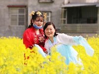 【图集】谷城经济开发区洞山寺村：五百余亩油菜花竞相绽放 