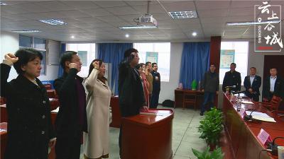县公共资源交易中心新任命干部进行宪法宣誓 