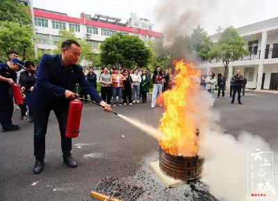 县融媒体中心：开展消防演练 助力建党百年安全播出